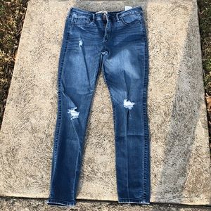 Hollister Super Skinny High Rise 9s